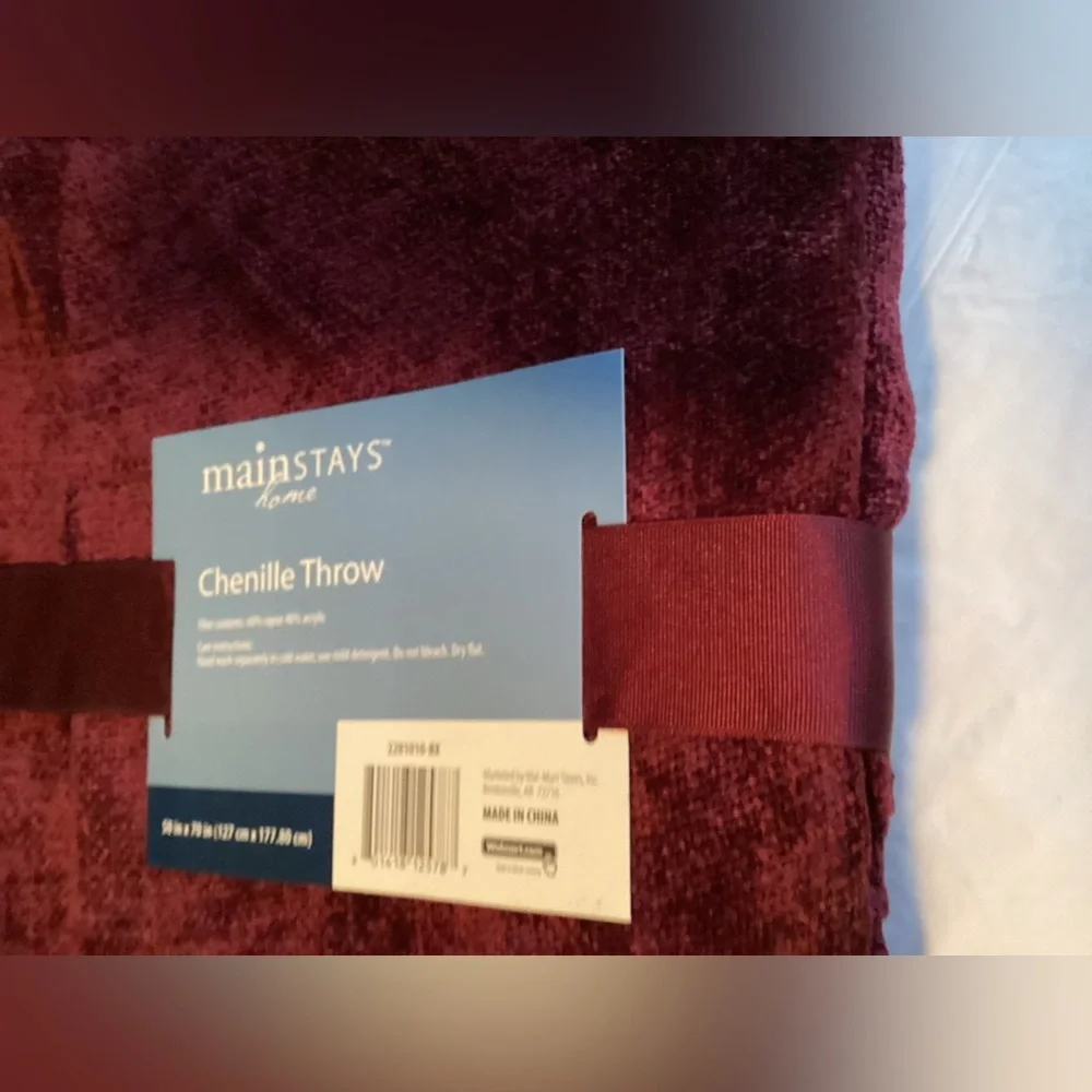 NWT❣️ Chenille ❣️ Throw Deep Red Christmas 50x70